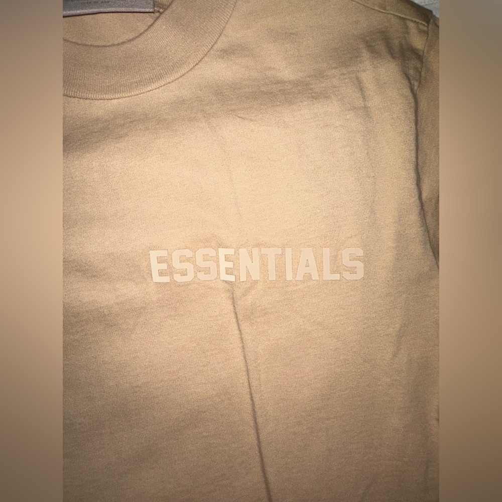 Essentials women’s T-shirt Medium